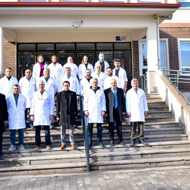 Sorgun'da öğretmenlere beyaz önlük dağıtıldı