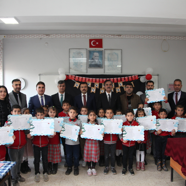 Ahlat'ta 10 bin 458 öğrenci karne aldı