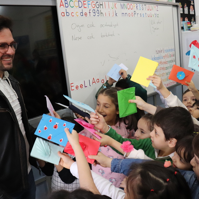 Ünye'de öğrencilerden öğretmenlerine mektup sürprizi