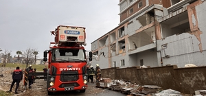 Kahramanmaraş'ta hasarlı binada çıkan yangın söndürüldü