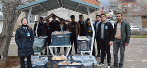 Depremde hayatını kaybeden öğretmenlerini unutmadılar