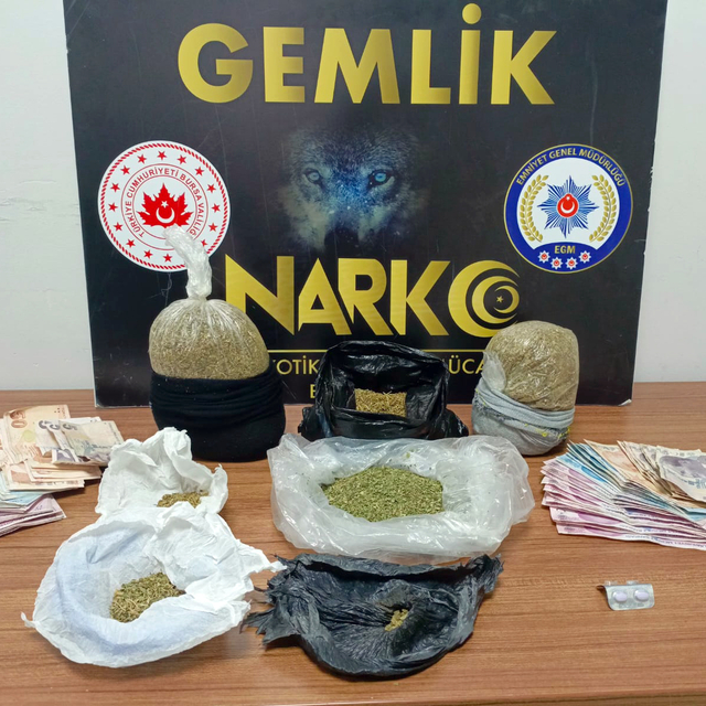 Bursa'da uyuşturucu ticareti yaptıkları iddia edilen karı-koca tutuklandı