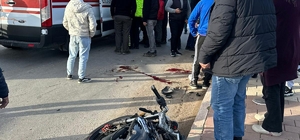 Bayramiç'te motosikletin yayaya çarptığı kazada 3 kişi yaralandı