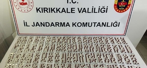 Kırıkkale'de uyuşturucu operasyonunda gözaltına alınan zanlılardan 1'i tutu...
