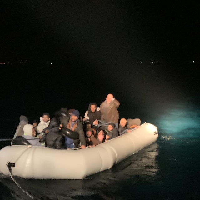 İzmir açıklarında 158 düzensiz göçmen kurtarıldı