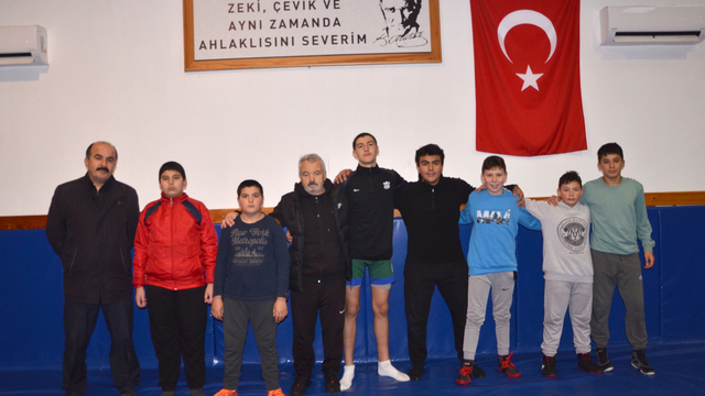 Karamürsel İdman Yurdu Spor Kulübü, güreşte yeni şampiyon adayları yetiştiriyor