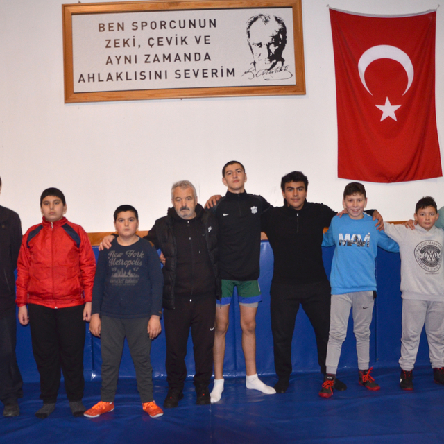 Karamürsel İdman Yurdu Spor Kulübü, güreşte yeni şampiyon adayları yetiştir...