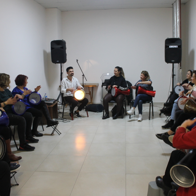 Biga'da açılan darbuka ritim kursu kadınlardan yoğun ilgi gördü