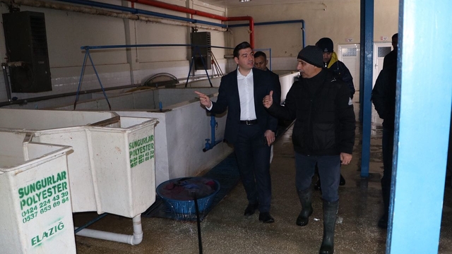 Keban Kaymakamı Atalık, Keban Su Ürünleri Üretim Tesislerini ziyaret etti