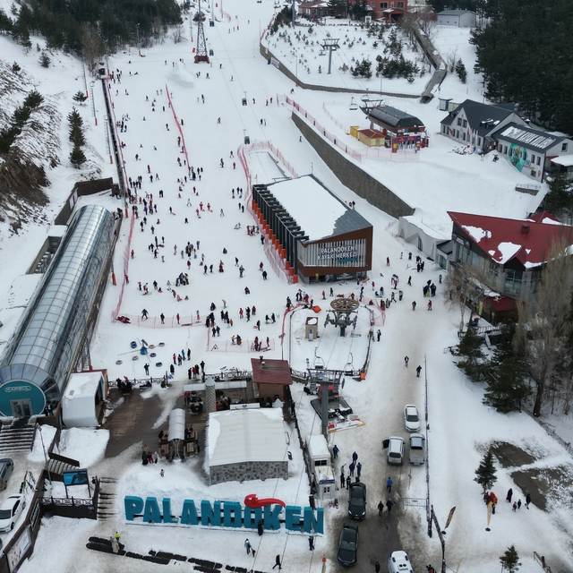 Palandöken Kayak Merkezi'nde yarıyıl tatili yoğunluğu yaşanıyor