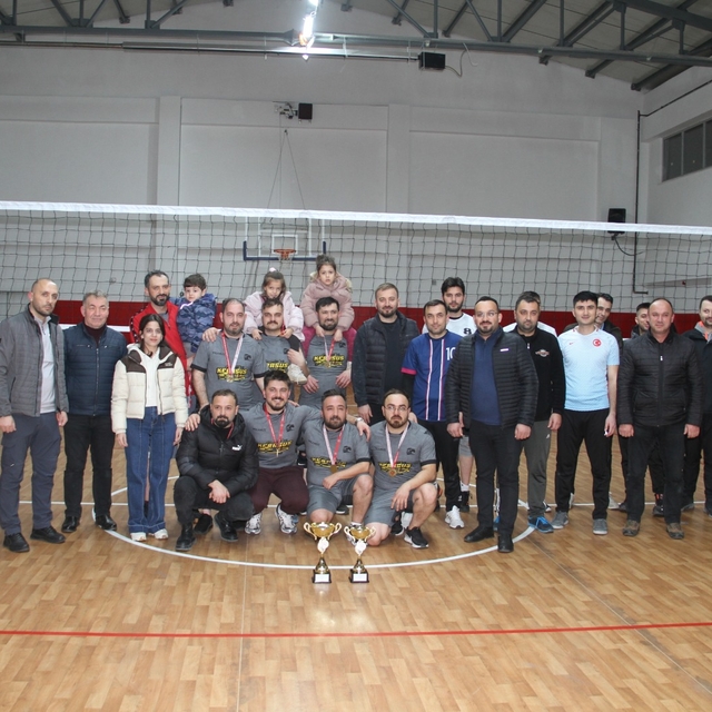 Yağlıdere'de voleybol turnuvası sona erdi