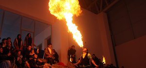 Hafik'te çocuklara Hacivat-Karagöz ve cambaz gösterisi sunuldu