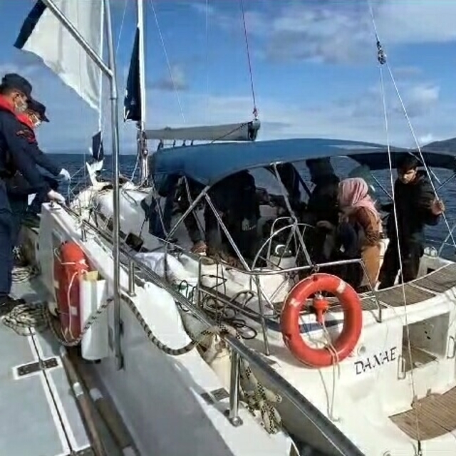 Datça açıklarında 67 kaçak göçmen kurtarıldı, 4 göçmenin cansız bedenine ul...