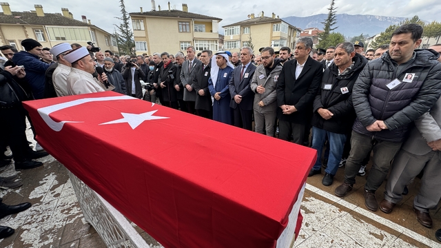 Yurt dışı görevinde rahatsızlanarak hayatını kaybeden polis memurunun cenazesi Karabük'te defnedildi