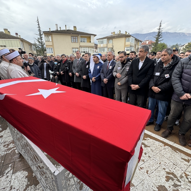 Yurt dışı görevinde rahatsızlanarak hayatını kaybeden polis memurunun cenaz...