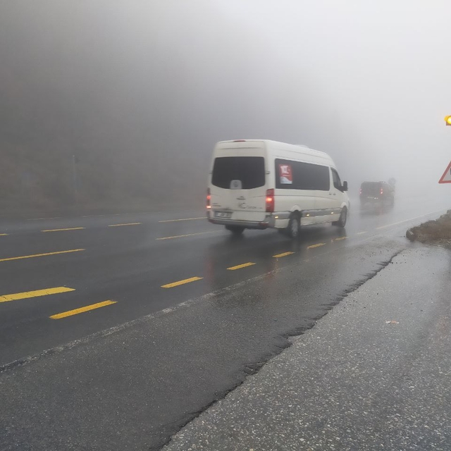 Bolu Dağı'nda sis ve sağanak etkili oldu