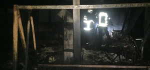 Hatay'da 3 katlı binanın çatısında çıkan yangın söndürüldü