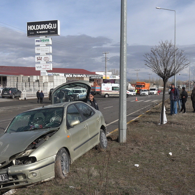 Sivas'taki trafik kazalarında 4 kişi yaralandı