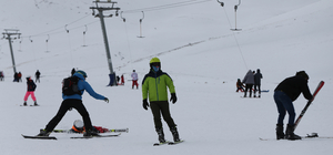 Van'daki Abalı Kayak Merkezi'nde yoğunluk yaşanıyor