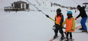 Hakkari'deki kayak merkezinde yarıyıl tatili yoğunluğu yaşanıyor