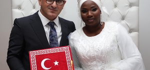 Malili gelin ile Türk damat Rize'de düzenlenen törenle dünyaevine girdi 