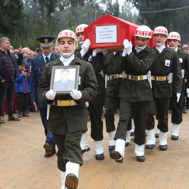 Kocaeli'de trafik kazasında ölen astsubayın cenazesi Hatay'da defnedildi