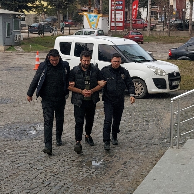 Amasya'da aracında uyuşturucu bulunan zanlı tutuklandı