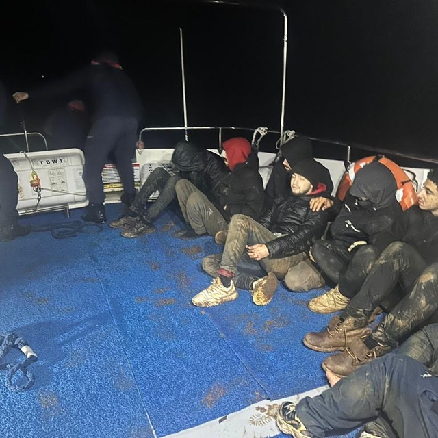 Kaş açıklarında 15 düzensiz göçmen kurtarıldı