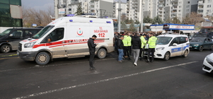Diyarbakır'da hafif ticari aracın çarptığı yaya öldü, araçtaki 3 kişi yaralandı