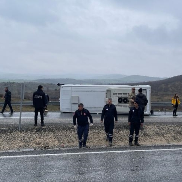 Diyarbakır'da Dicle Gençlikspor kafilesini taşıyan midibüsün devrilmesi son...