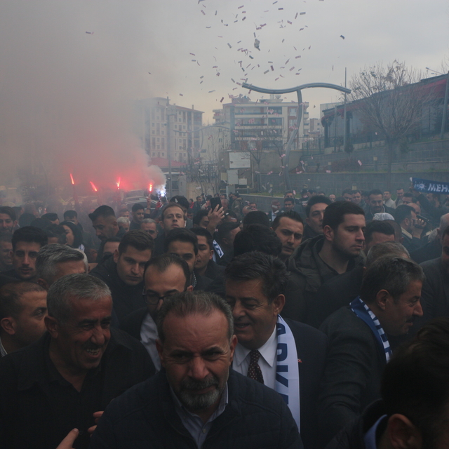 AK Parti Şırnak Belediye Başkan Adayı Yarka´ya meşaleli karşılama