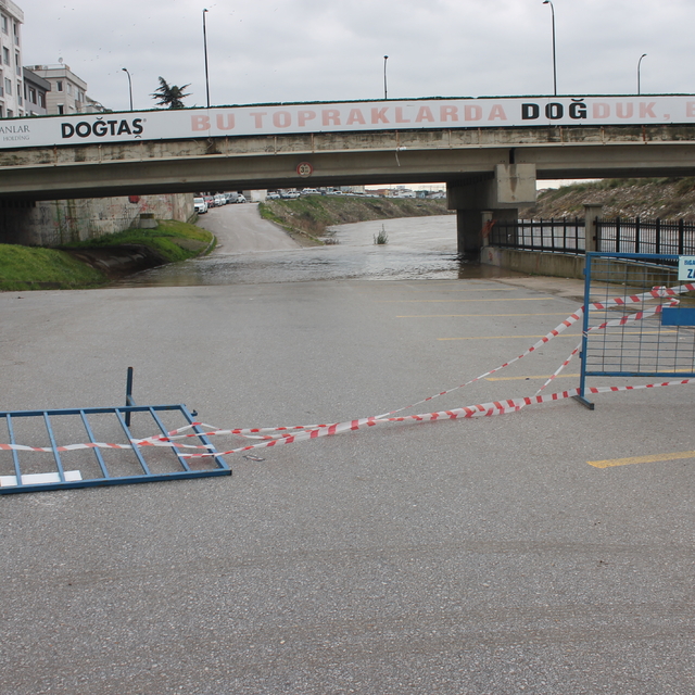 Biga'da Kocabaş Çayı'nın debisi yükseldi