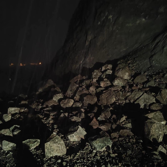 Yozgat'ta grup köy yolunda heyelan meydana geldi