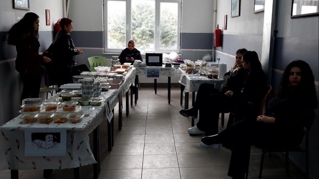Kırklareli'nde üniversite öğrencileri Gazze yararına kermes düzenledi