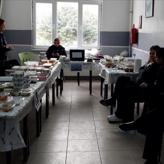 Kırklareli'nde üniversite öğrencileri Gazze yararına kermes düzenledi