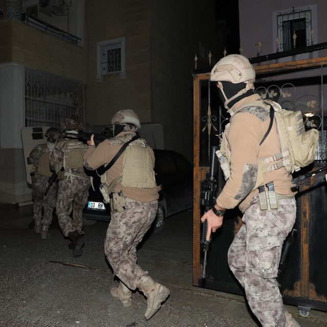 Mersin'de gümrük kaçağı telefon satanlara operasyon; 13 gözaltı