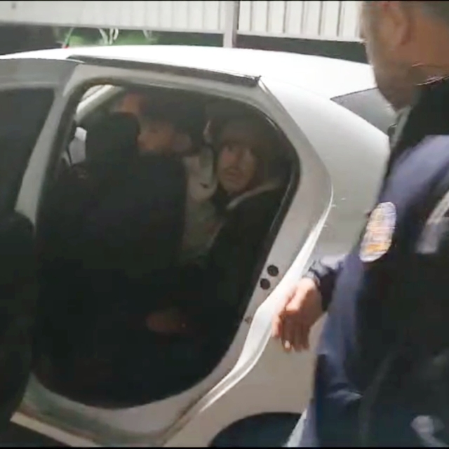 Uygulamada durdurulan otomobilden 6 kaçak göçmen çıktı