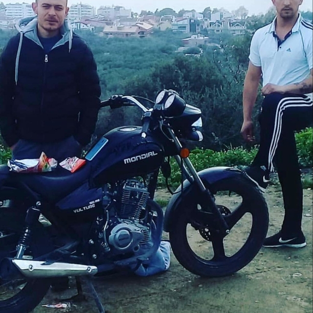 Borcunu ödemeyen arkadaşını bıçak ve baltayla öldürdü
