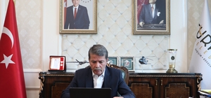 Türkoğlu'nda protokol üyeleri AA'nın "Yılın Kareleri"ni oyladı