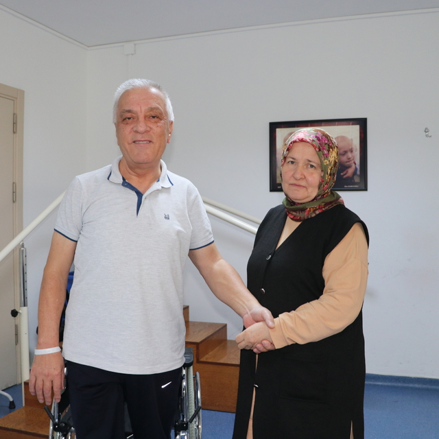 Tekerlekli sandalyeye mahkum olan SCA hastası 11 yıl sonra yeniden yürüdü