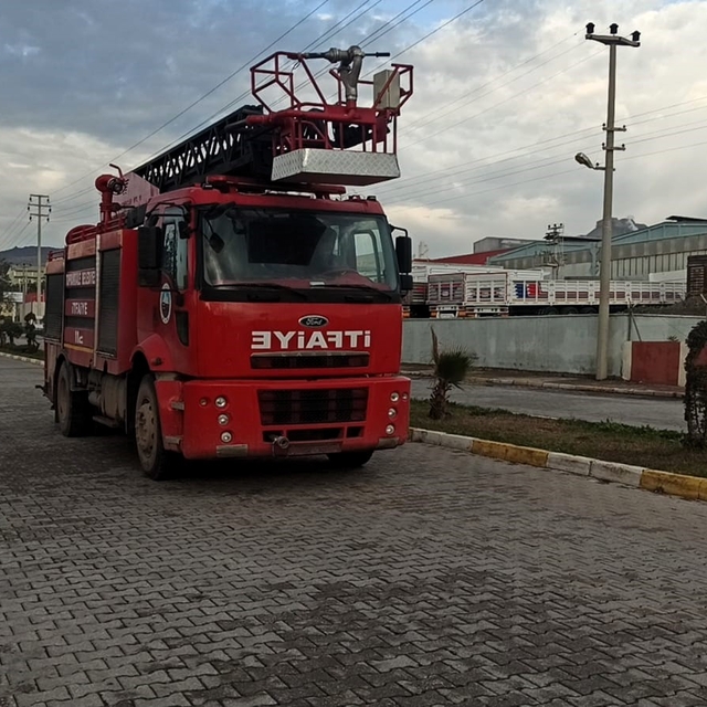 Osmaniye'de tekstil fabrikasında çıkan yangın söndürüldü