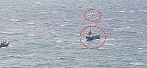 Motor arızası nedeniyle sürüklenen geminin mürettebatı helikopterle kurtarı...