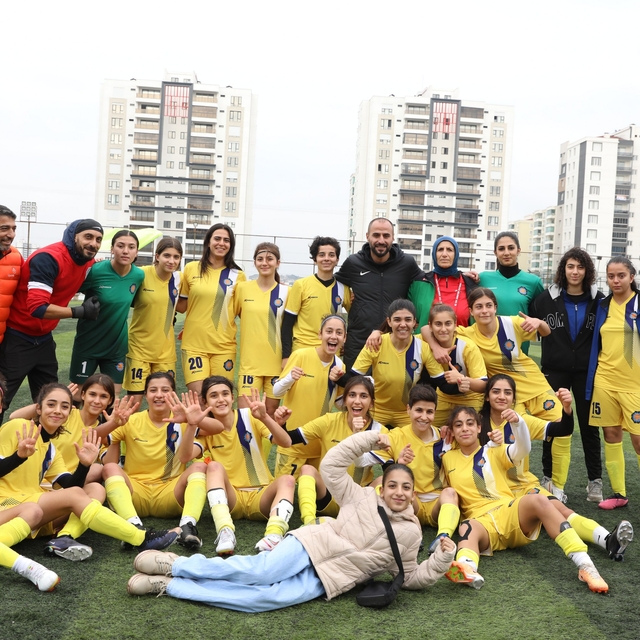 Diyarbakır Büyükşehir Belediyesi kadın futbol takımı sezona galibiyetle baş...