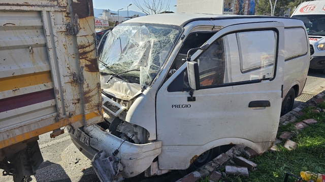 Aydın'daki zincirleme trafik kazasında 2 kişi yaralandı