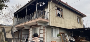 Manisa'da bacadan sıçrayan alevler yangına yol açtı