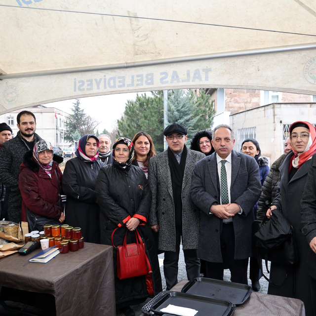 Milletvekili Cıngı ve Başkan Yalçın, Maharetli Eller Kadın Üretici Pazarı'n...