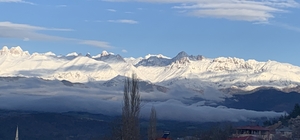 Aladağ'da yüksek kesimlere kar yağdı