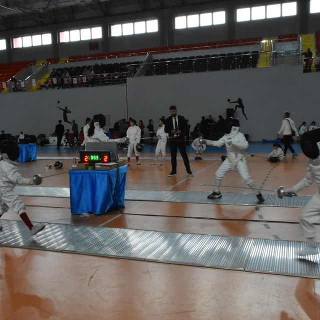 Eskrimciler Trabzon'da piste çıktı