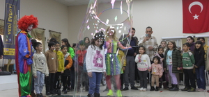 Zara'da çocuklara yönelik gösteri düzenlendi