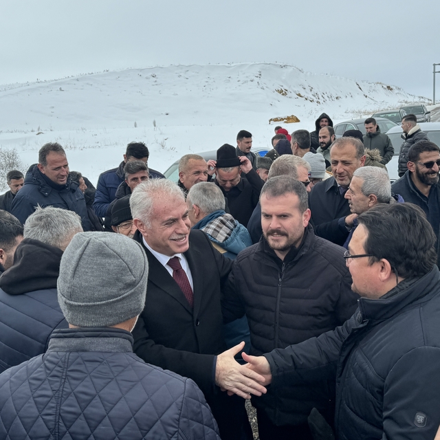 AK Parti Bayburt Belediye Başkan Adayı Mete Memiş, kentte coşkuyla karşılan...